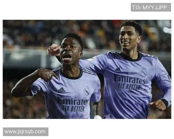 瓦伦西亚足球队球星领衔新赛季 战术调整与个人表现引发期待