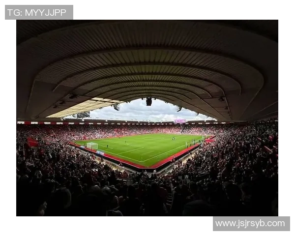 蝙蝠王再度归来足球赛场见证传奇力量与永恒精神