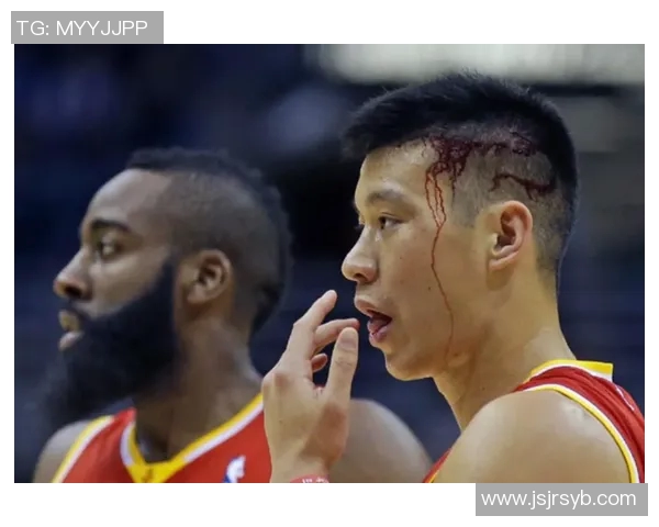 篮球球星现场观看中国足球比赛感受独特氛围与球场激情