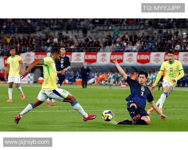 两大足球巨星亲切握手合影彰显绿茵场上惺惺相惜情谊